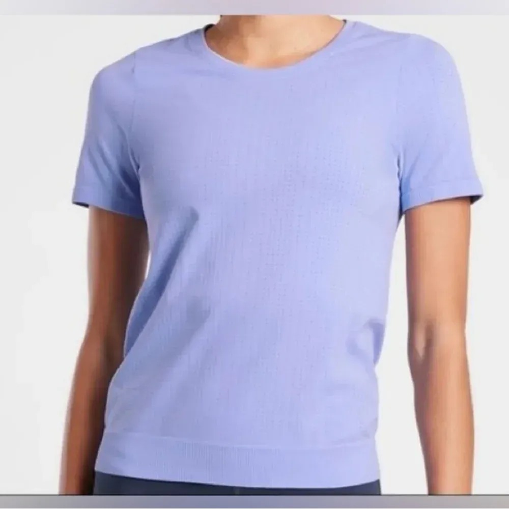 Athleta NWOT In Motion Seamless Tee - Size Medium - MSRP $59